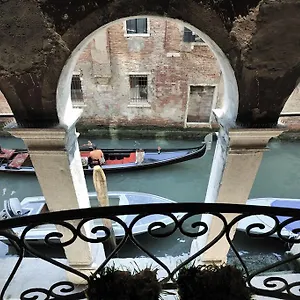 Red Rose Venice